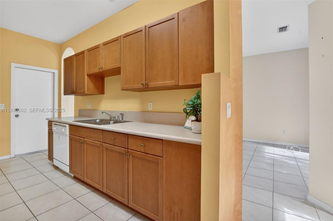 For Sale: $349,000 (2 beds, 2 baths, 1448 Square Feet)