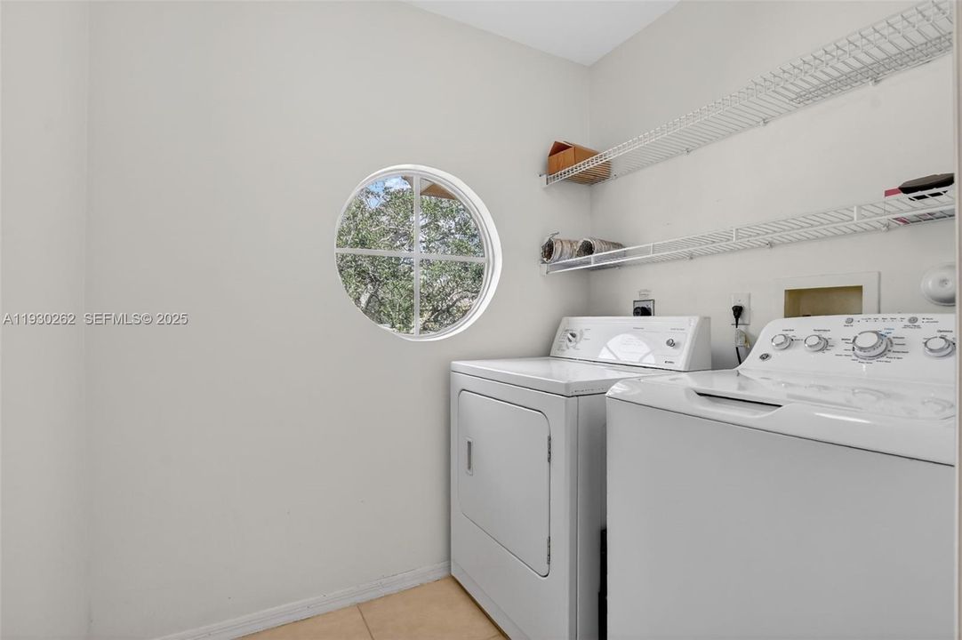 For Sale: $349,000 (2 beds, 2 baths, 1448 Square Feet)