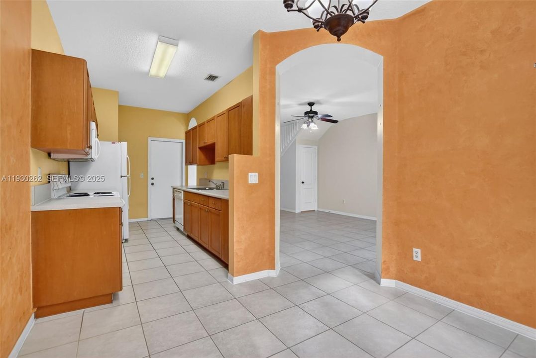For Sale: $349,000 (2 beds, 2 baths, 1448 Square Feet)