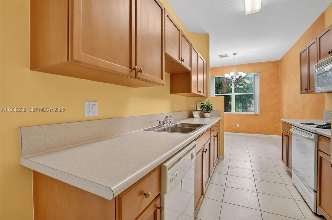 For Sale: $349,000 (2 beds, 2 baths, 1448 Square Feet)