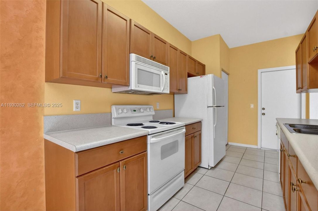 For Sale: $349,000 (2 beds, 2 baths, 1448 Square Feet)