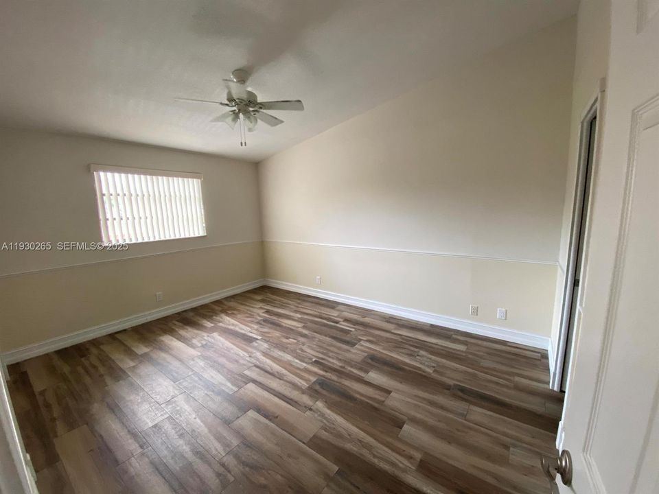 For Sale: $298,500 (2 beds, 2 baths, 870 Square Feet)