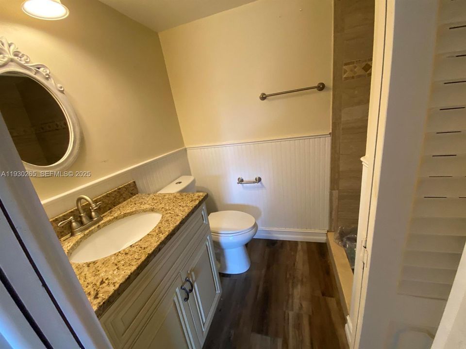For Sale: $298,500 (2 beds, 2 baths, 870 Square Feet)