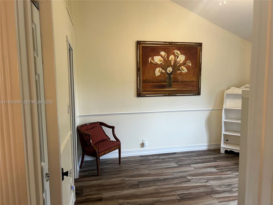 На продажу: $298,500 (2 спален, 2 ванн, 870 Квадратных фут)