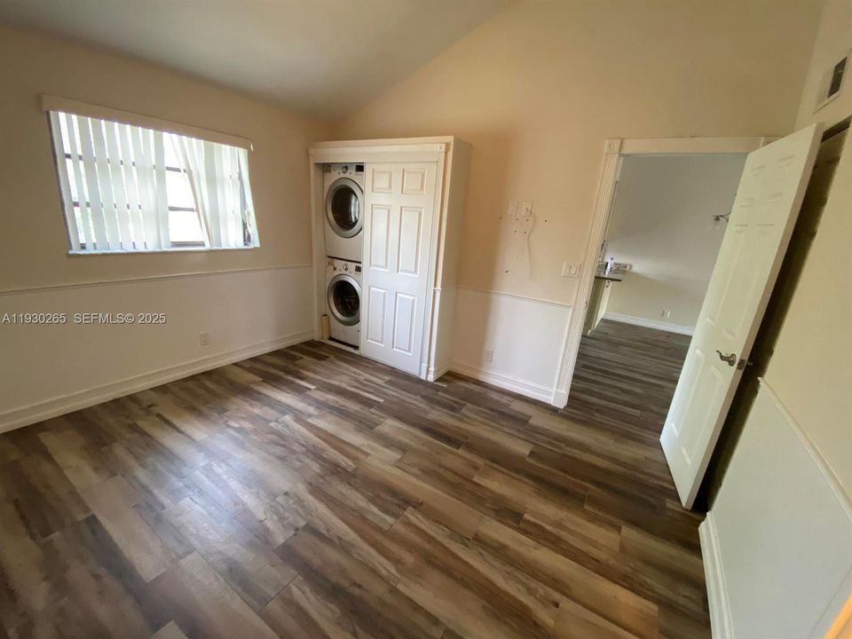 For Sale: $298,500 (2 beds, 2 baths, 870 Square Feet)