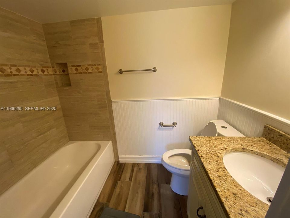 For Sale: $298,500 (2 beds, 2 baths, 870 Square Feet)