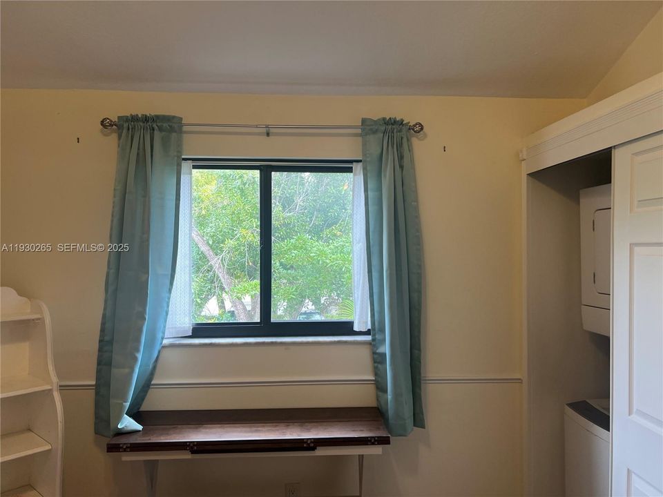 На продажу: $298,500 (2 спален, 2 ванн, 870 Квадратных фут)