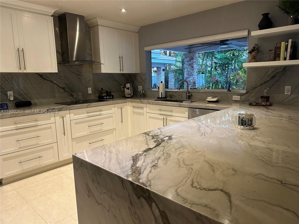 For Sale: $1,400,000 (5 beds, 3 baths, 3378 Square Feet)