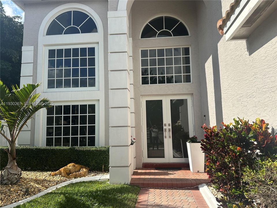 For Sale: $1,400,000 (5 beds, 3 baths, 3378 Square Feet)