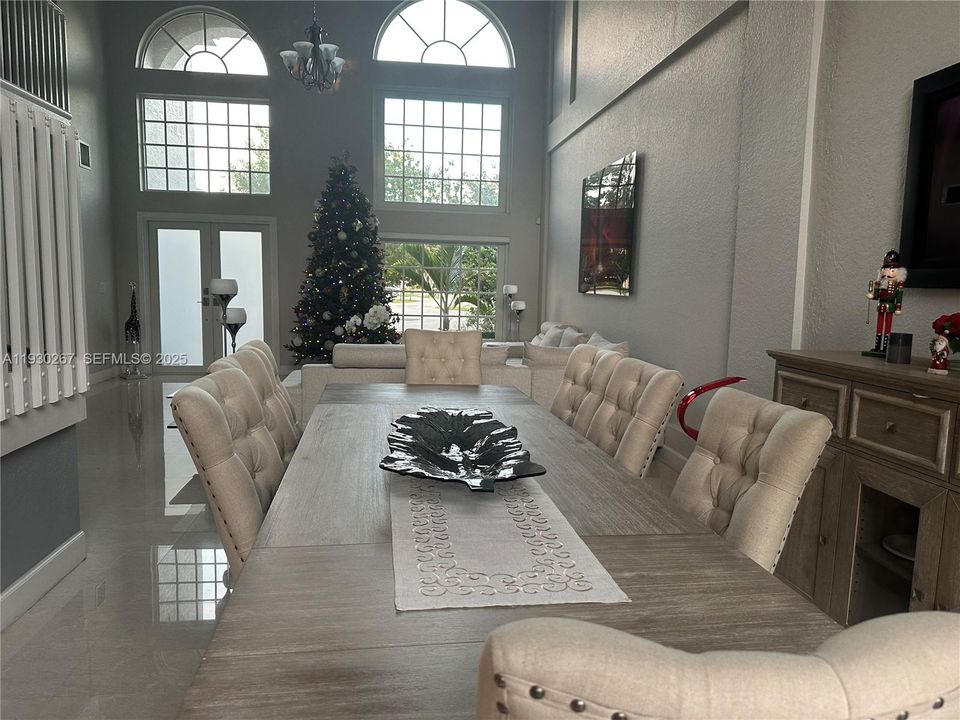 For Sale: $1,400,000 (5 beds, 3 baths, 3378 Square Feet)