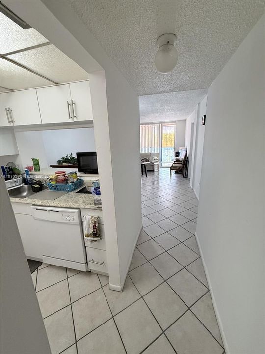 For Sale: $180,000 (2 beds, 2 baths, 800 Square Feet)