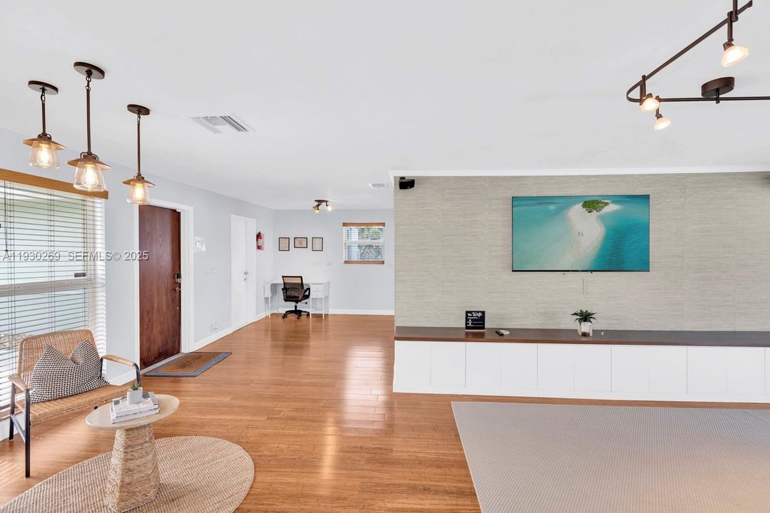 En Venta: $1,699,000 (3 camas, 2 baños, 1628 Pies cuadrados)