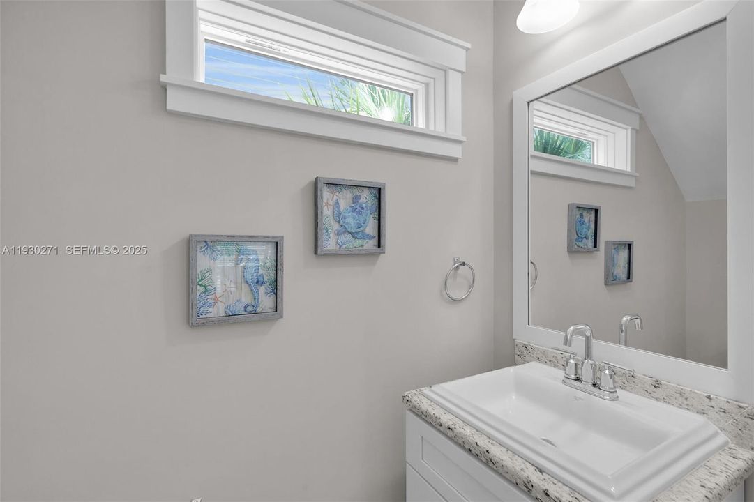 На продажу: $499,000 (2 спален, 1 ванн, 0 Квадратных фут)