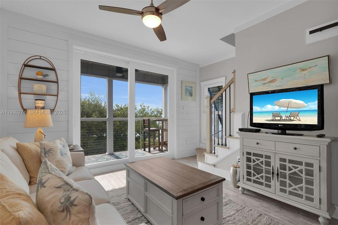 На продажу: $499,000 (2 спален, 1 ванн, 0 Квадратных фут)