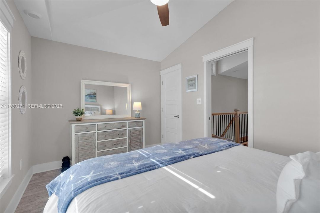 На продажу: $499,000 (2 спален, 1 ванн, 0 Квадратных фут)