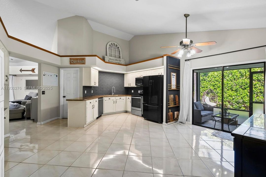 For Sale: $600,000 (4 beds, 2 baths, 2416 Square Feet)