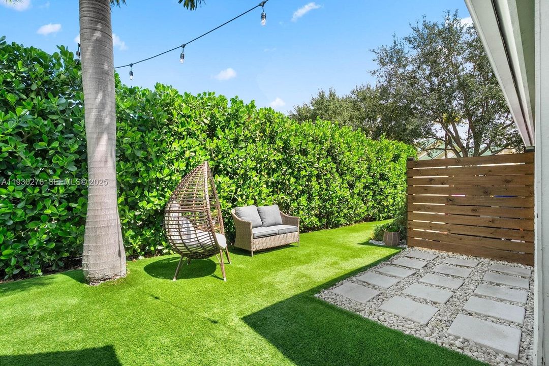 For Sale: $600,000 (4 beds, 2 baths, 2416 Square Feet)