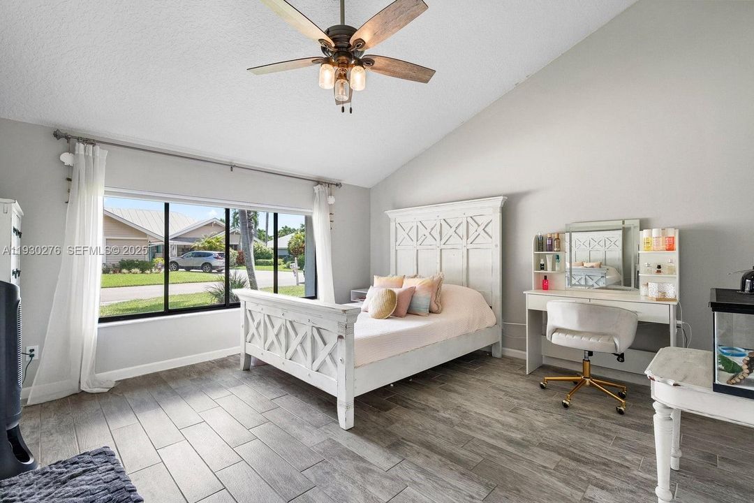 For Sale: $600,000 (4 beds, 2 baths, 2416 Square Feet)