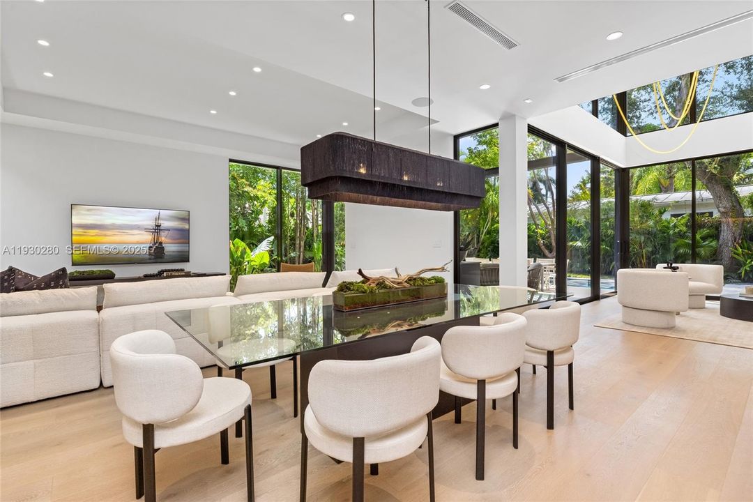 For Rent: $35,000 (5 beds, 5 baths, 4197 Square Feet)