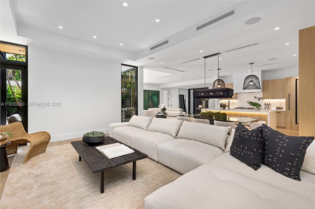 For Rent: $35,000 (5 beds, 5 baths, 4197 Square Feet)