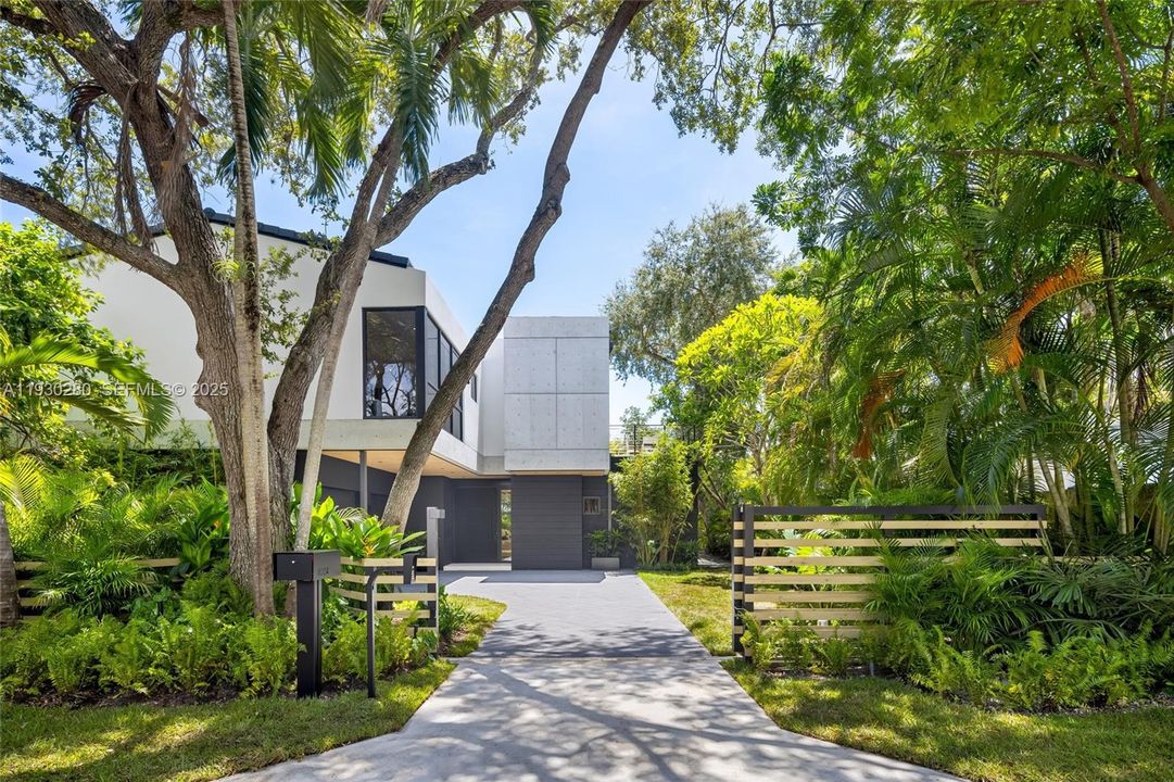 For Rent: $35,000 (5 beds, 5 baths, 4197 Square Feet)