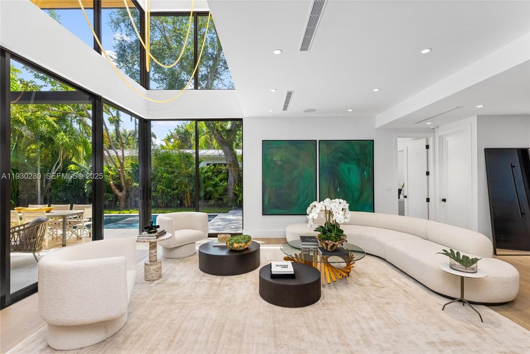 For Rent: $35,000 (5 beds, 5 baths, 4197 Square Feet)