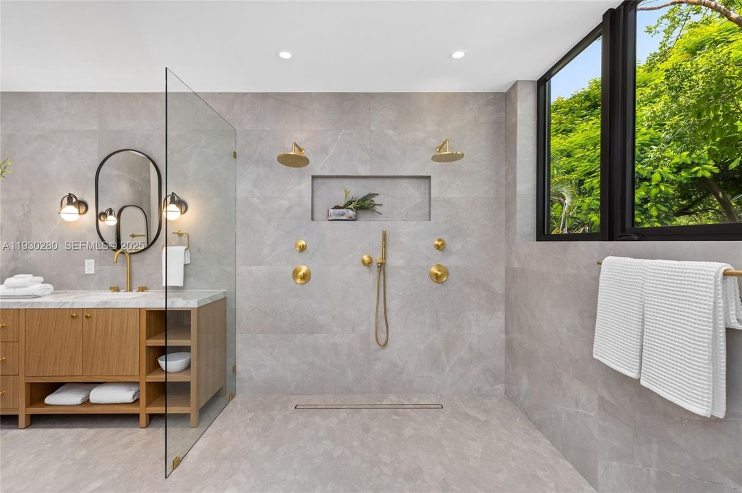 For Rent: $35,000 (5 beds, 5 baths, 4197 Square Feet)