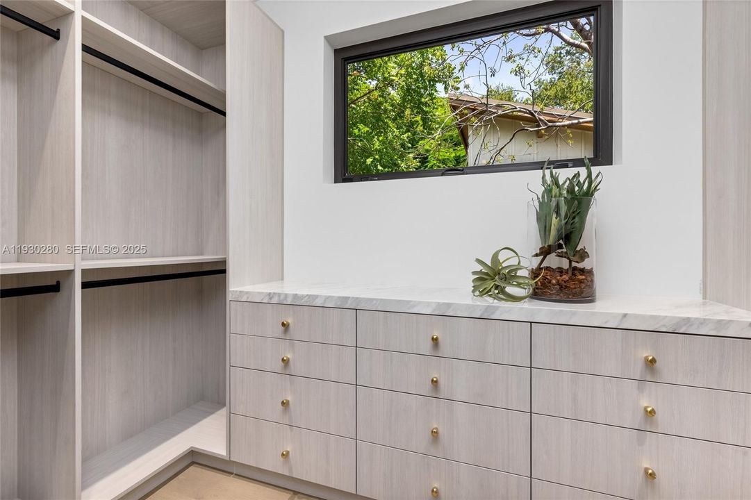 For Rent: $35,000 (5 beds, 5 baths, 4197 Square Feet)