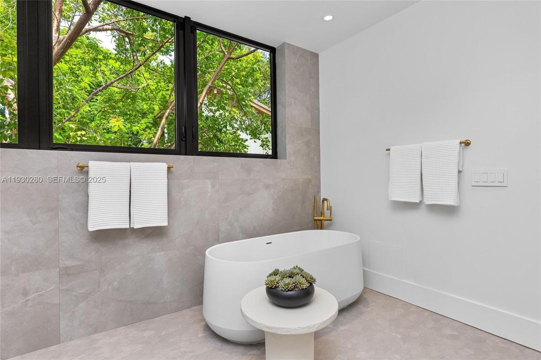 For Rent: $35,000 (5 beds, 5 baths, 4197 Square Feet)