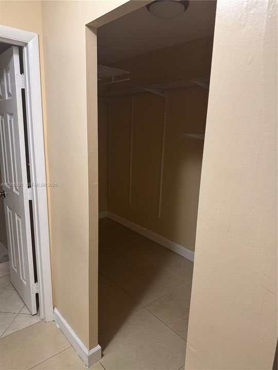 В аренду: $1,800 (2 спален, 2 ванн, 1060 Квадратных фут)