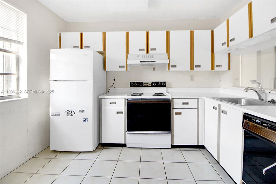 For Sale: $310,000 (3 beds, 2 baths, 1143 Square Feet)
