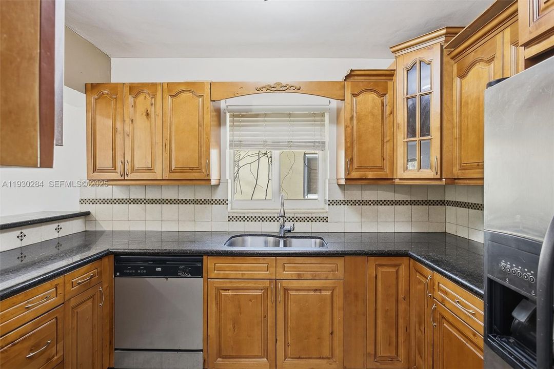 For Rent: $4,000 (4 beds, 3 baths, 1609 Square Feet)