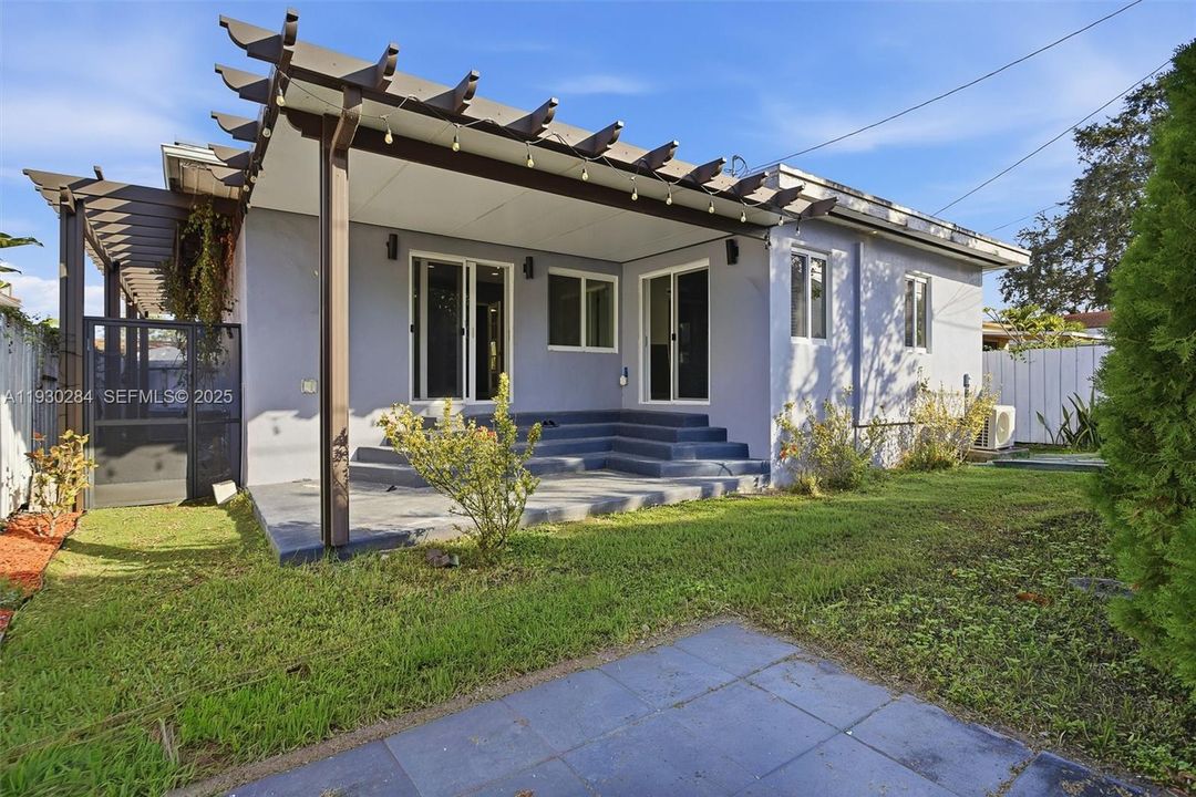 For Rent: $4,000 (4 beds, 3 baths, 1609 Square Feet)