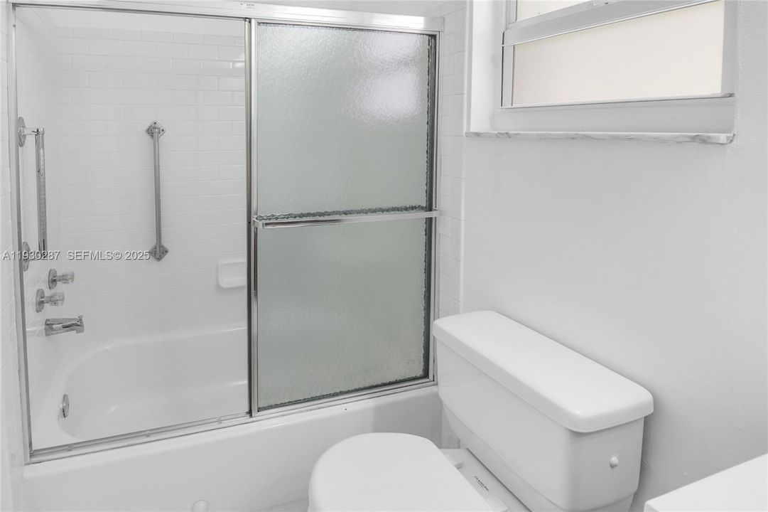 For Sale: $325,000 (2 beds, 2 baths, 1560 Square Feet)