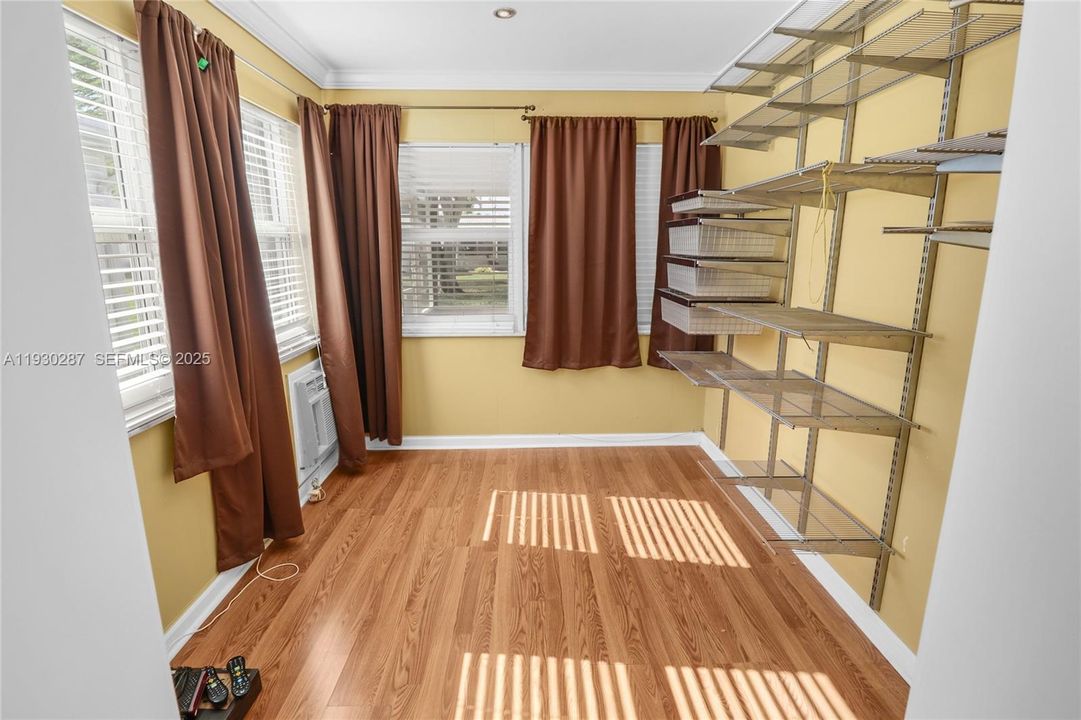 For Sale: $325,000 (2 beds, 2 baths, 1560 Square Feet)