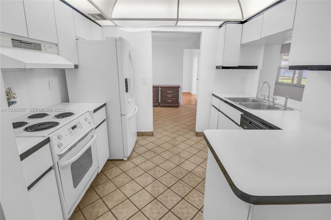 For Sale: $325,000 (2 beds, 2 baths, 1560 Square Feet)