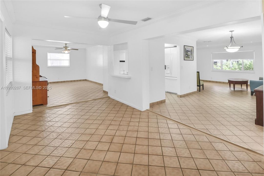 For Sale: $325,000 (2 beds, 2 baths, 1560 Square Feet)