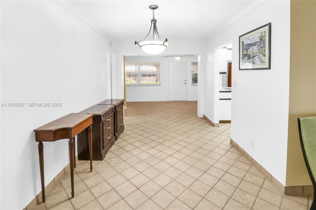 For Sale: $325,000 (2 beds, 2 baths, 1560 Square Feet)