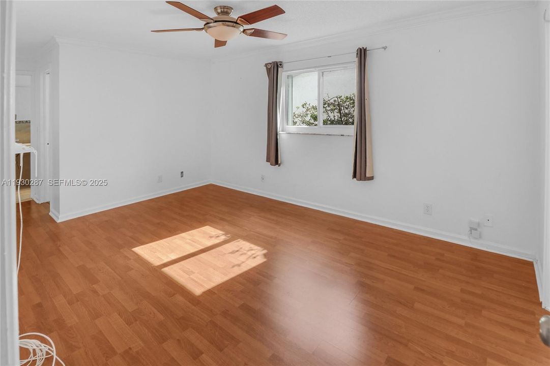 For Sale: $325,000 (2 beds, 2 baths, 1560 Square Feet)