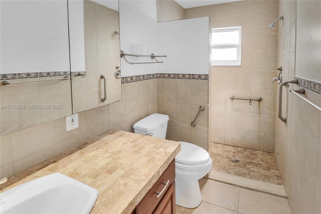 For Sale: $325,000 (2 beds, 2 baths, 1560 Square Feet)