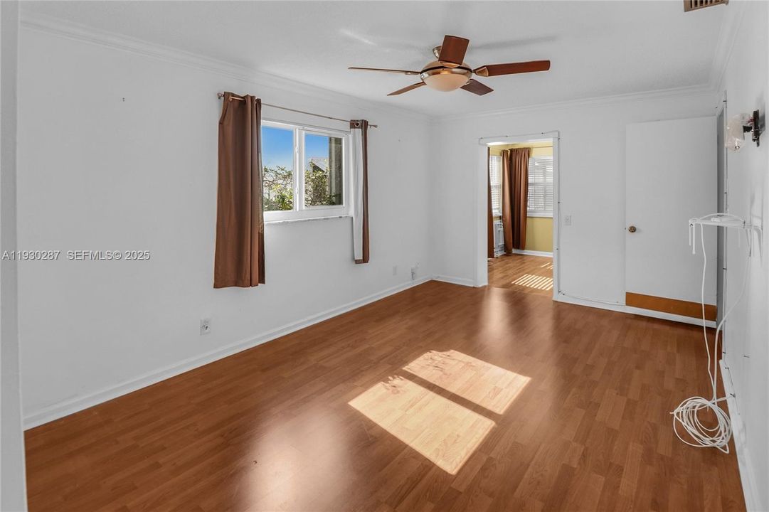 For Sale: $325,000 (2 beds, 2 baths, 1560 Square Feet)