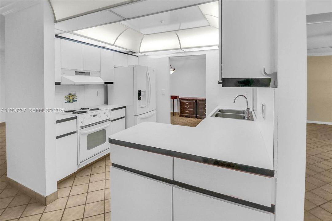 For Sale: $325,000 (2 beds, 2 baths, 1560 Square Feet)