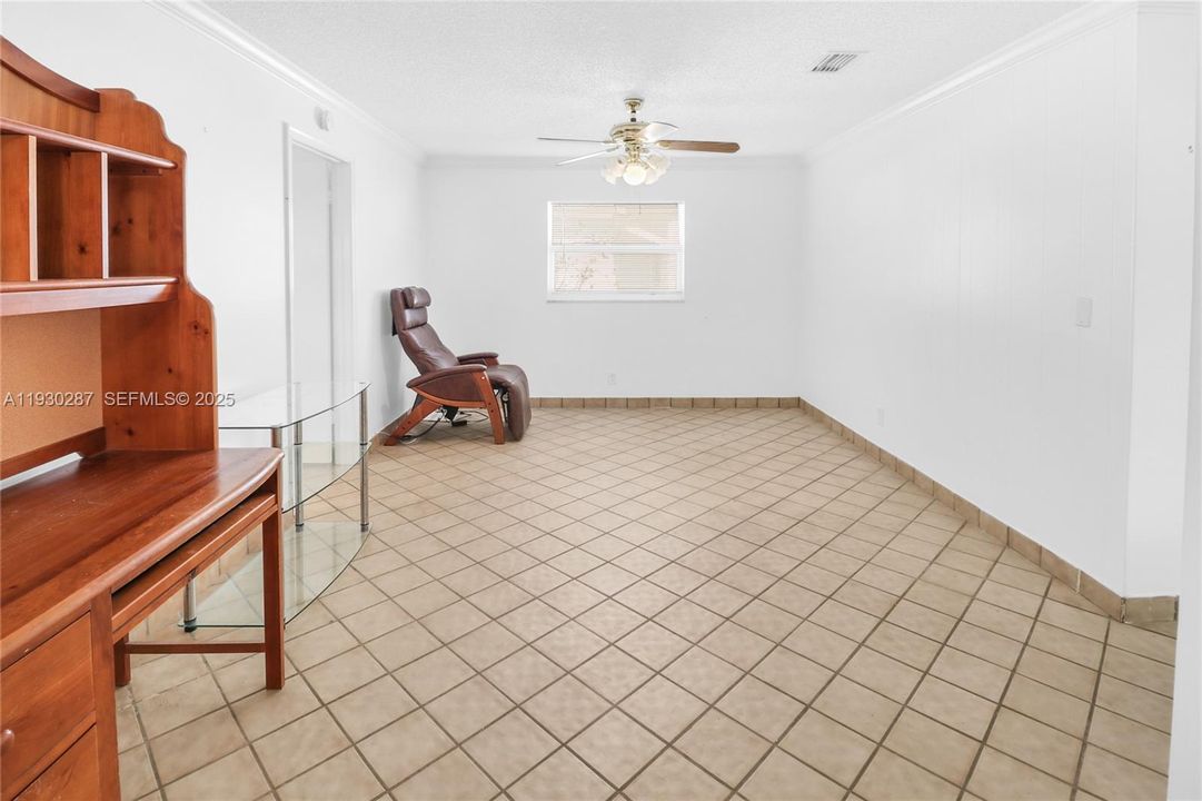 For Sale: $325,000 (2 beds, 2 baths, 1560 Square Feet)