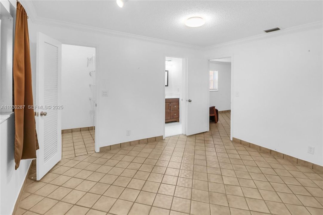 For Sale: $325,000 (2 beds, 2 baths, 1560 Square Feet)