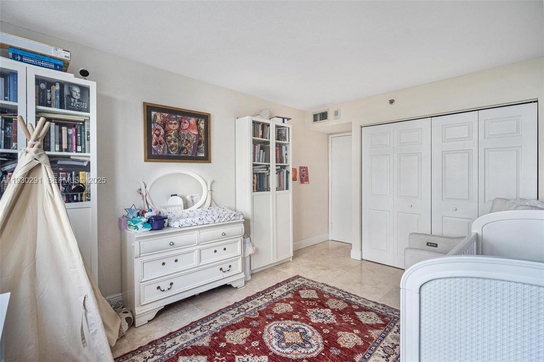 For Sale: $525,000 (2 beds, 2 baths, 968 Square Feet)