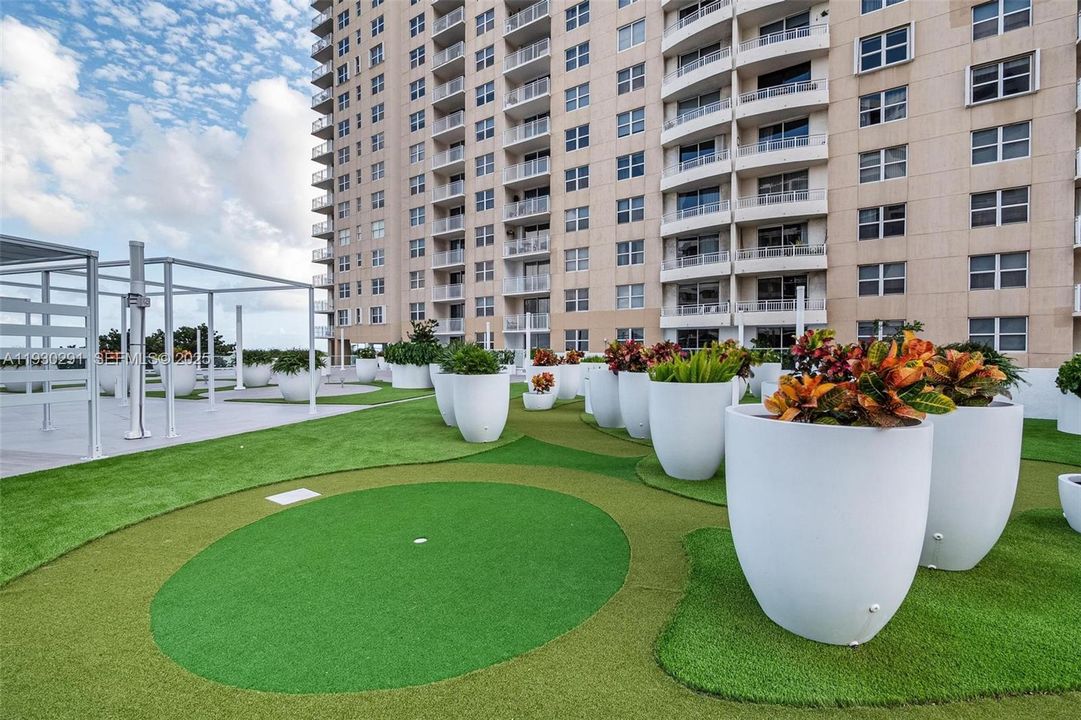 For Sale: $525,000 (2 beds, 2 baths, 968 Square Feet)