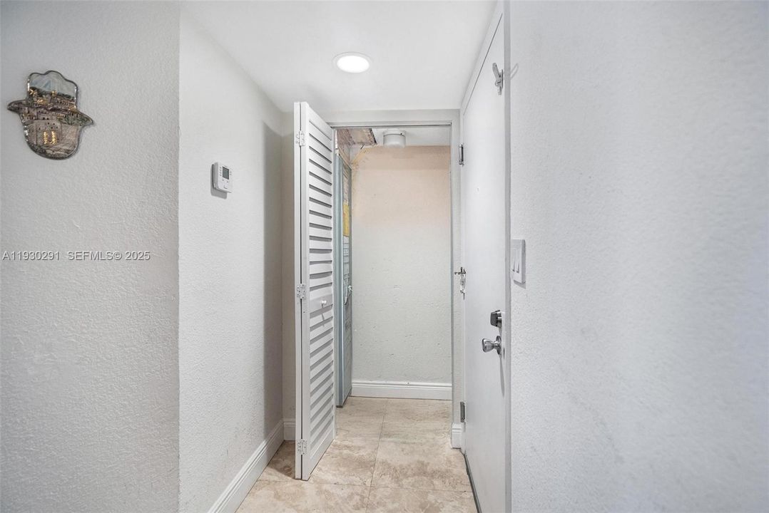 For Sale: $525,000 (2 beds, 2 baths, 968 Square Feet)