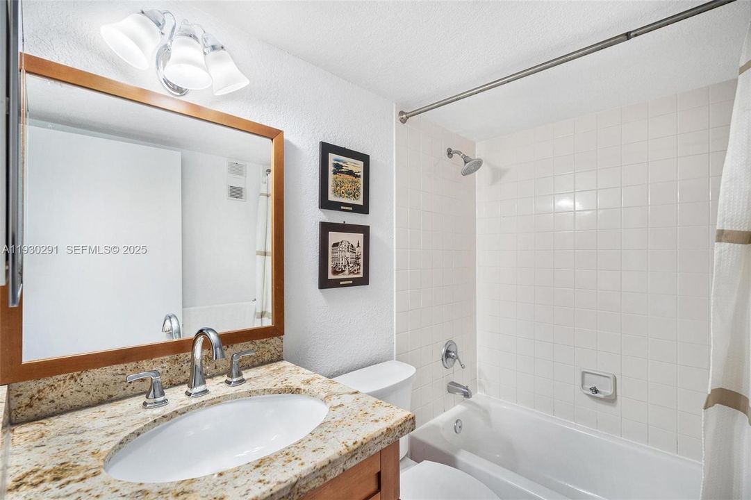 For Sale: $525,000 (2 beds, 2 baths, 968 Square Feet)