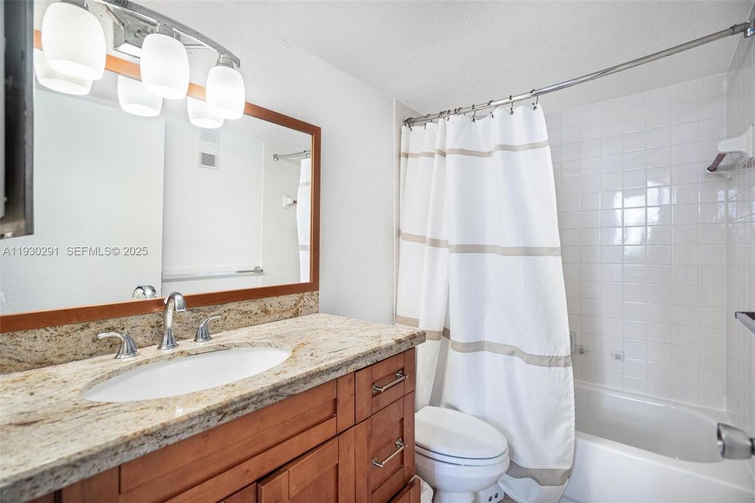 For Sale: $525,000 (2 beds, 2 baths, 968 Square Feet)