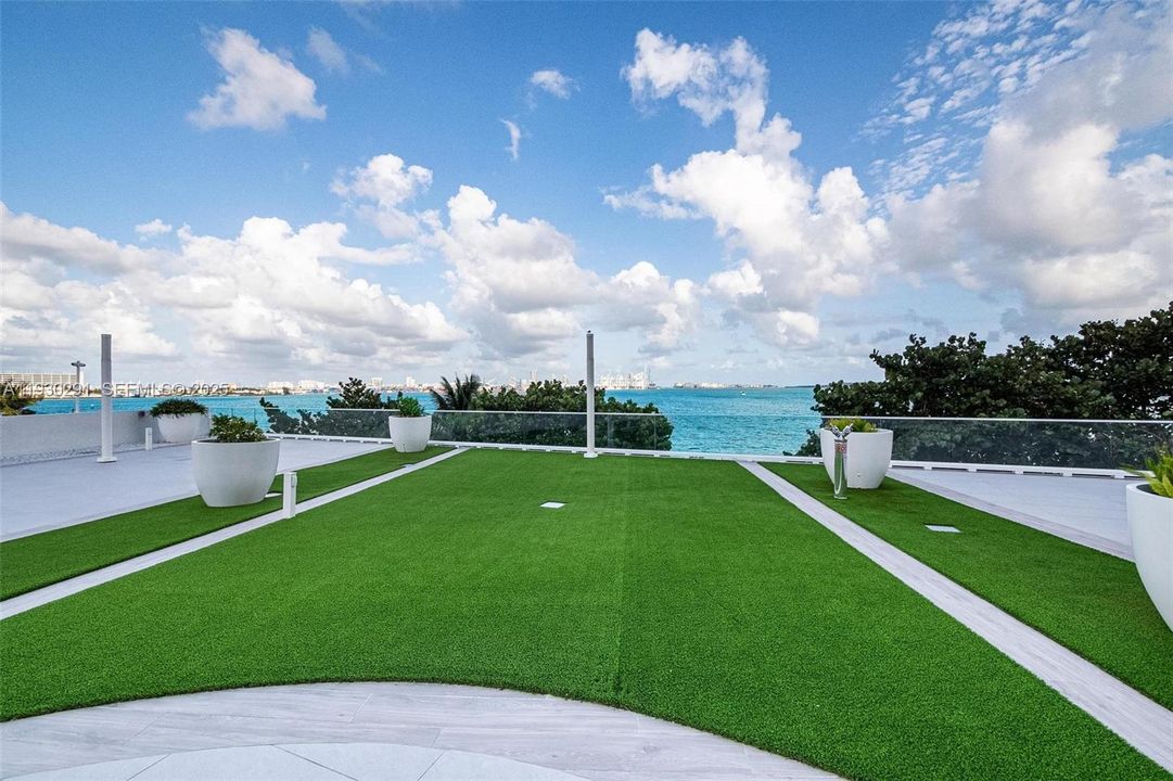 For Sale: $525,000 (2 beds, 2 baths, 968 Square Feet)